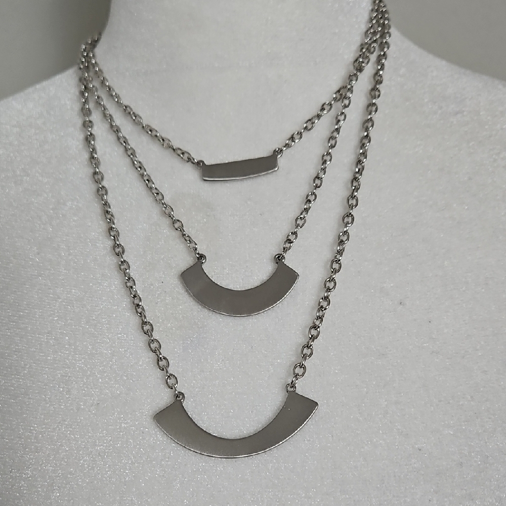 NWT Banana Republic xoxO Triple Layer Collar Necklace Silver Tone